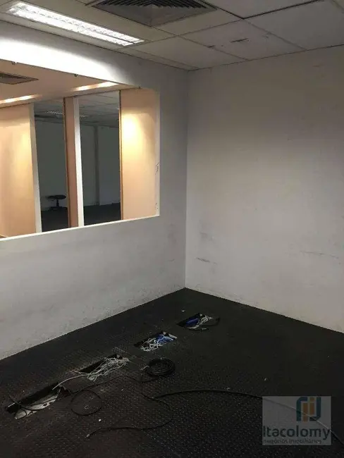 Sala Comercial para alugar, 570m2 em Barueri - SP - imagem 8 Foto 8 de Sala Comercial para alugar, 570m2 em Barueri - SP
