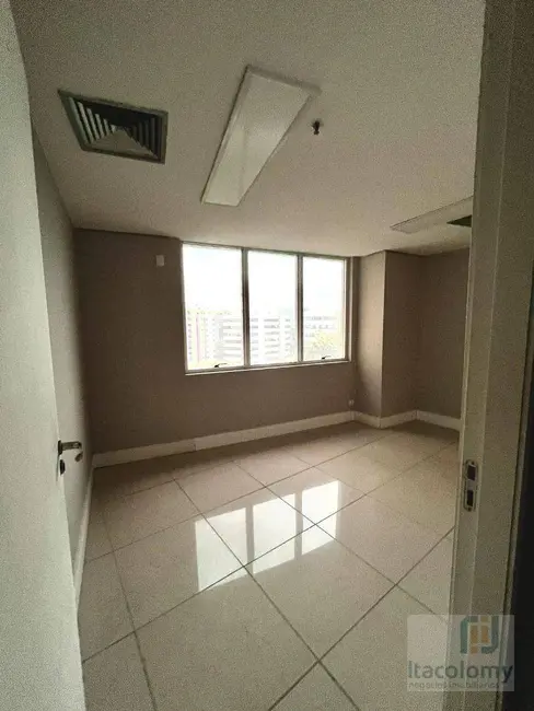 Foto 3 de Sala Comercial para alugar, 212m2 em Alphaville Industrial, Barueri - SP