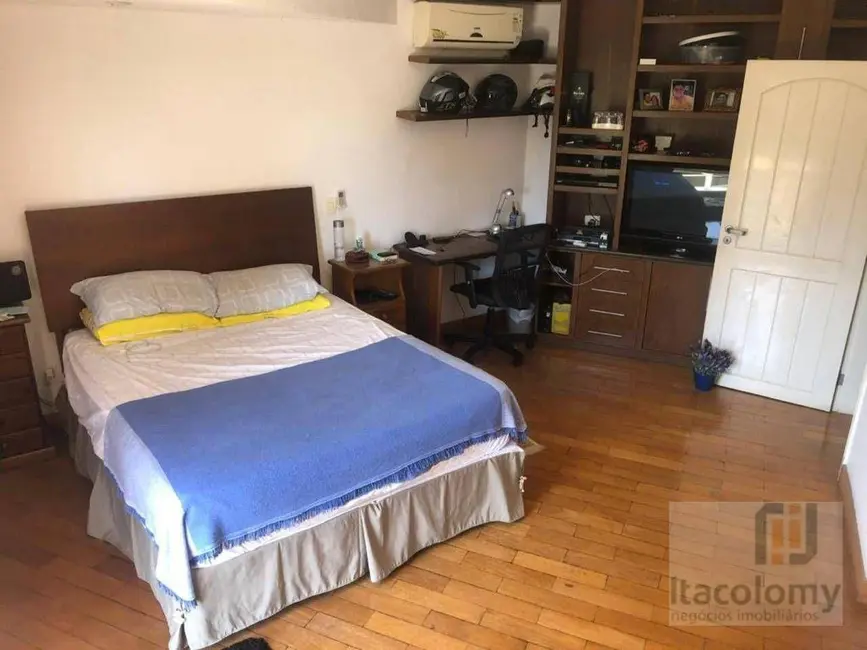 Casa de Condomínio com 5 quartos à venda, 560m2 em Barueri - SP - imagem 4 Foto 4 de Casa de Condomínio com 5 quartos à venda, 560m2 em Barueri - SP