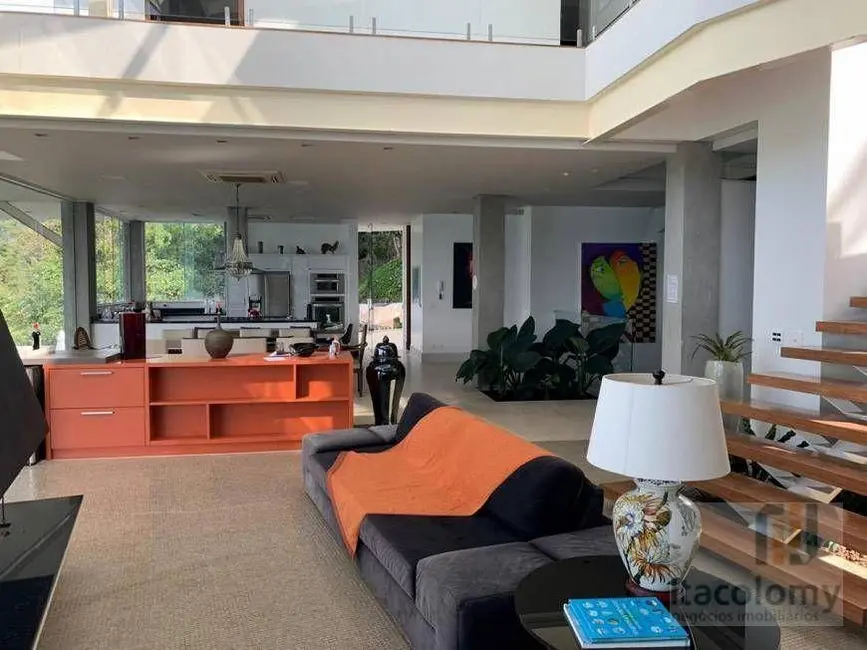 Foto 1 de Casa com 5 quartos à venda, 1200m2 em Ubatuba - SP