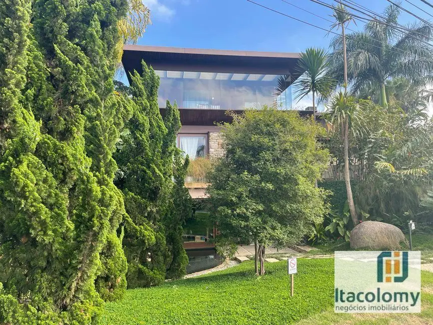 Casa de Condomínio com 4 quartos à venda, 1500m2 em Residencial Tamboré, Barueri - SP - imagem 8 Foto 8 de Casa de Condomínio com 4 quartos à venda, 1500m2 em Residencial Tamboré, Barueri - SP