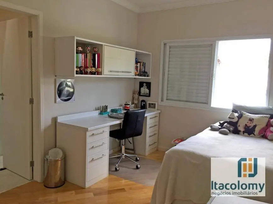 Foto 8 de Casa de Condomínio com 4 quartos à venda, 300m2 em Santana De Parnaiba - SP