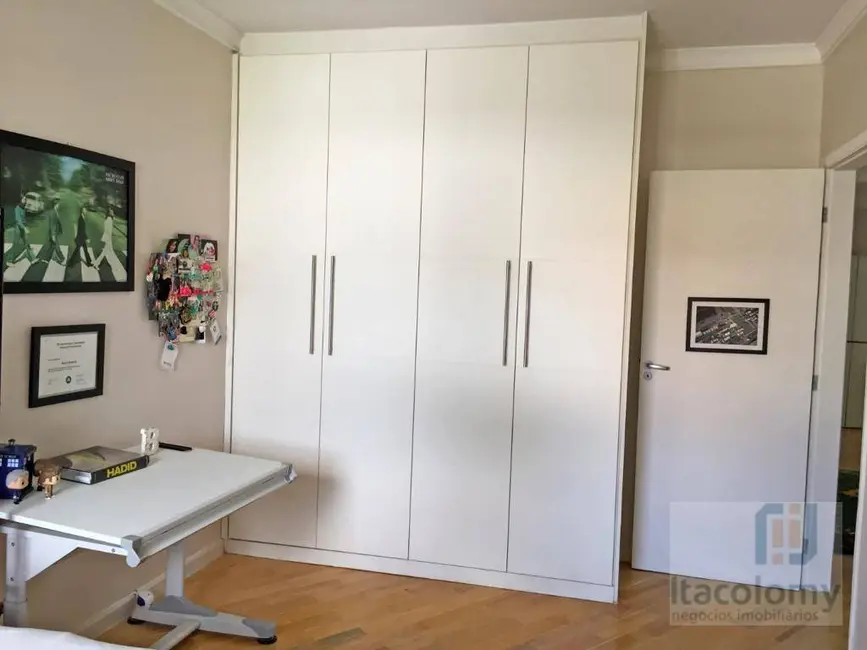 Casa de Condomínio com 4 quartos à venda, 300m2 em Santana De Parnaiba - SP - imagem 9 Foto 9 de Casa de Condomínio com 4 quartos à venda, 300m2 em Santana De Parnaiba - SP