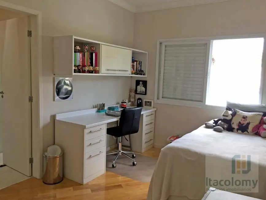 Casa de Condomínio com 4 quartos à venda, 300m2 em Santana De Parnaiba - SP - imagem 8 Foto 8 de Casa de Condomínio com 4 quartos à venda, 300m2 em Santana De Parnaiba - SP