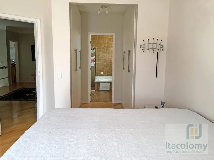 Casa de Condomínio com 4 quartos à venda, 300m2 em Santana De Parnaiba - SP - imagem 5 Foto 5 de Casa de Condomínio com 4 quartos à venda, 300m2 em Santana De Parnaiba - SP