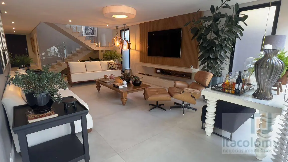 Foto 5 de Casa de Condomínio com 4 quartos à venda, 302m2 em Santana De Parnaiba - SP