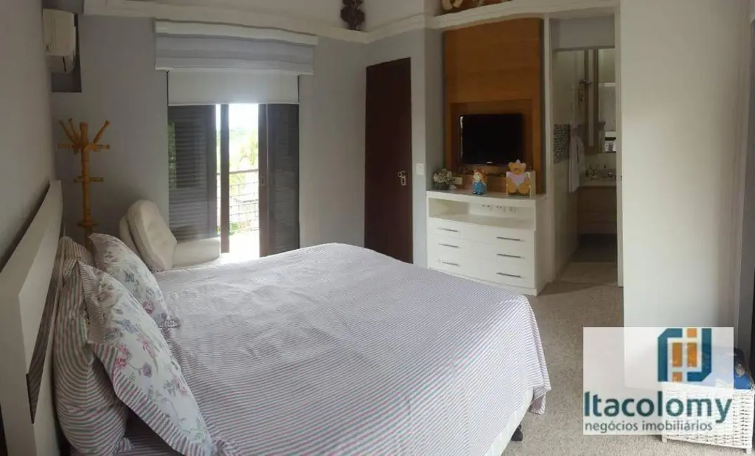 Casa de Condomínio com 5 quartos para alugar, 1120m2 em Barueri - SP - imagem 8 Foto 8 de Casa de Condomínio com 5 quartos para alugar, 1120m2 em Barueri - SP