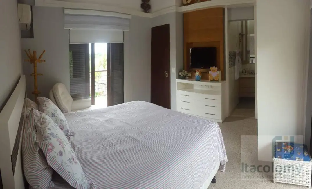 Foto 9 de Casa de Condomínio com 5 quartos para alugar, 1120m2 em Barueri - SP