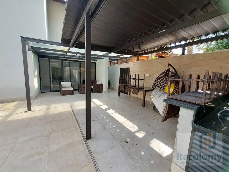 Foto 3 de Casa de Condomínio com 4 quartos para alugar, 377m2 em Santana De Parnaiba - SP