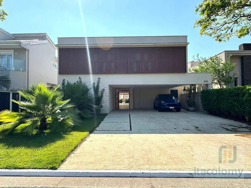 Casa de Condomínio com 4 quartos à venda e para alugar, 600m2 em Barueri - SP - imagem 3 Foto 3 de Casa de Condomínio com 4 quartos à venda e para alugar, 600m2 em Barueri - SP