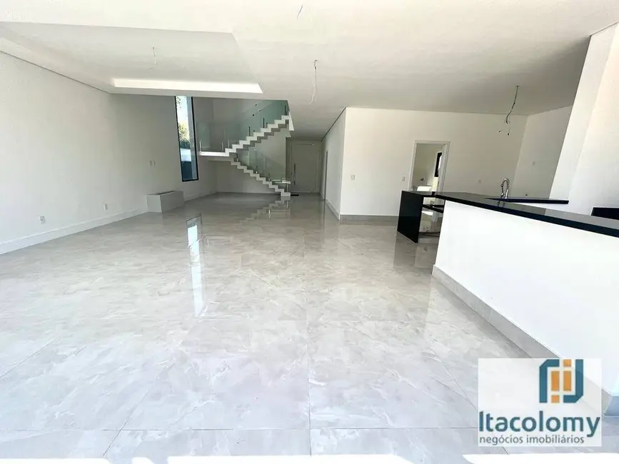 Casa de Condomínio com 4 quartos à venda, 568m2 em Santana De Parnaiba - SP - imagem 3 Foto 3 de Casa de Condomínio com 4 quartos à venda, 568m2 em Santana De Parnaiba - SP