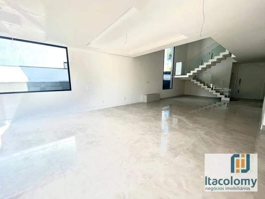 Casa de Condomínio com 4 quartos à venda, 568m2 em Santana De Parnaiba - SP - imagem 4 Foto 4 de Casa de Condomínio com 4 quartos à venda, 568m2 em Santana De Parnaiba - SP