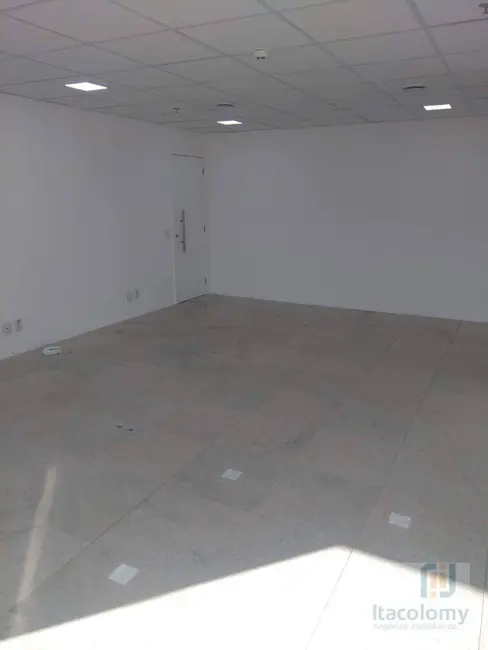 Sala Comercial para alugar, 49m2 em Alphaville Empresarial, Barueri - SP - imagem 3 Foto 3 de Sala Comercial para alugar, 49m2 em Alphaville Empresarial, Barueri - SP