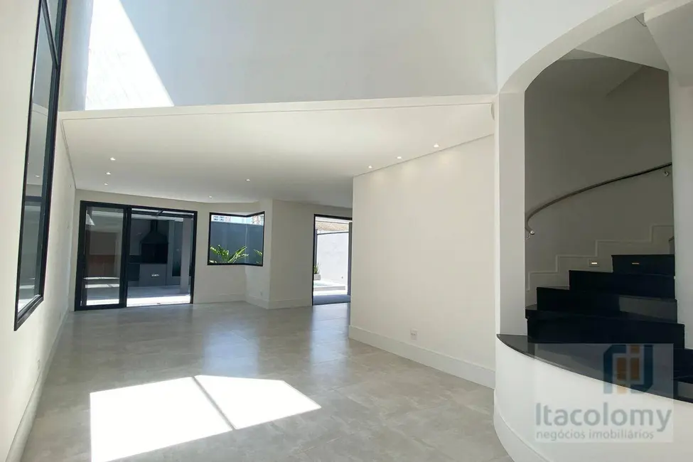 Casa de Condomínio com 4 quartos à venda, 379m2 em Santana De Parnaiba - SP - imagem 3 Foto 3 de Casa de Condomínio com 4 quartos à venda, 379m2 em Santana De Parnaiba - SP