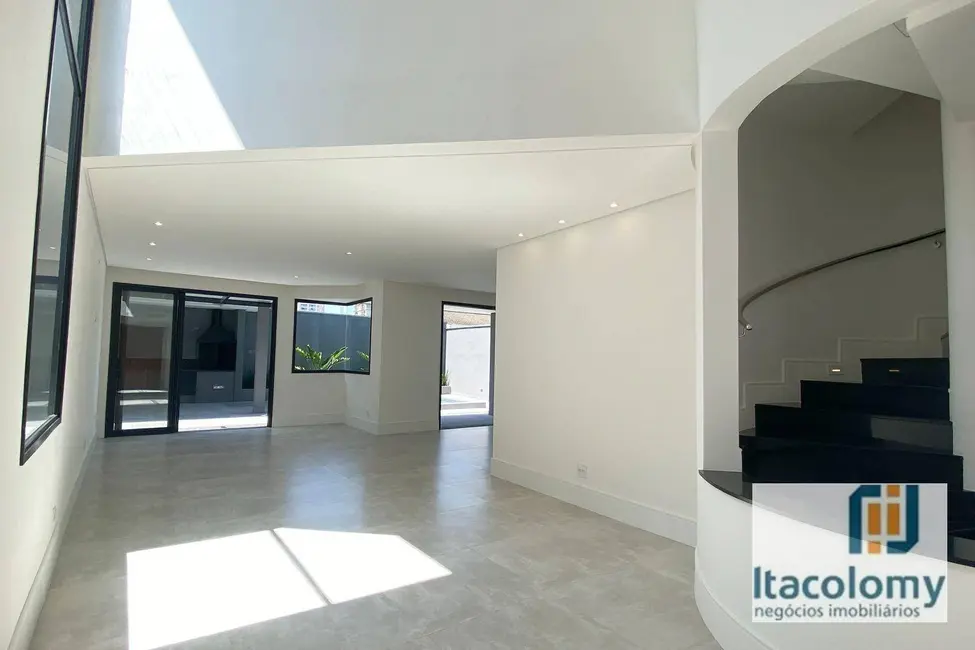 Casa de Condomínio com 4 quartos à venda, 379m2 em Santana De Parnaiba - SP - imagem 3 Foto 3 de Casa de Condomínio com 4 quartos à venda, 379m2 em Santana De Parnaiba - SP