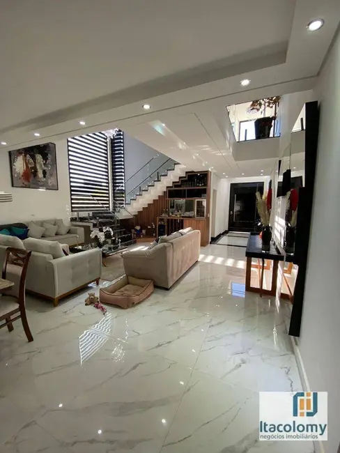 Foto 2 de Casa de Condomínio com 5 quartos à venda e para alugar, 450m2 em Santana De Parnaiba - SP