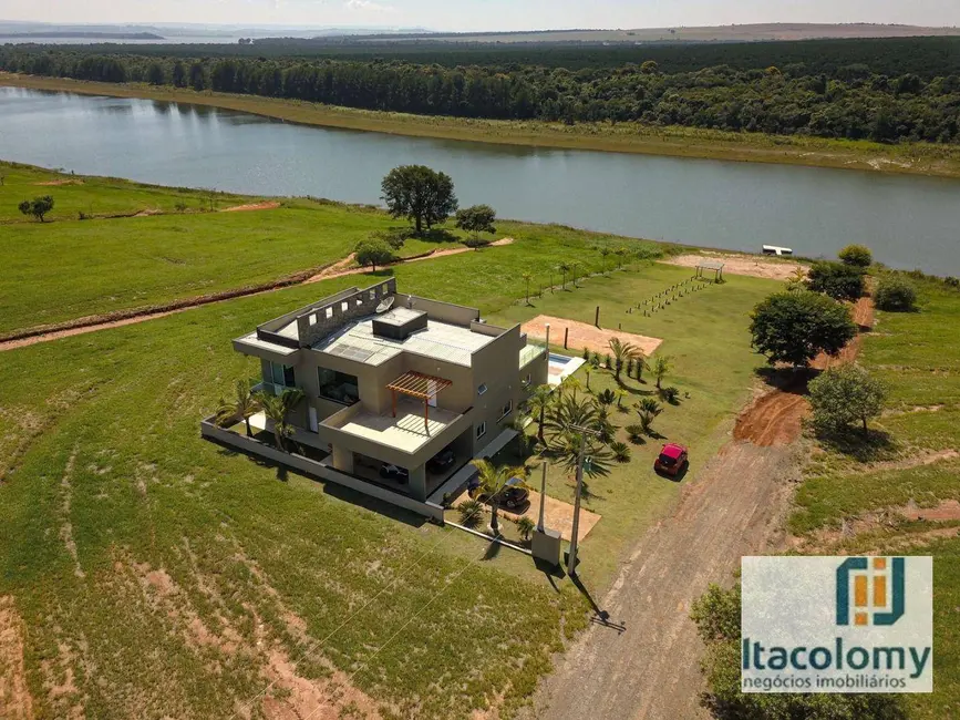 Foto 1 de Casa de Condomínio com 5 quartos à venda, 3000m2 em Paranapanema - SP