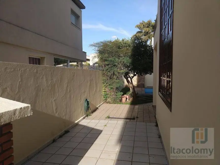 Casa de Condomínio com 4 quartos para alugar, 560m2 em Barueri - SP - imagem 7 Foto 7 de Casa de Condomínio com 4 quartos para alugar, 560m2 em Barueri - SP