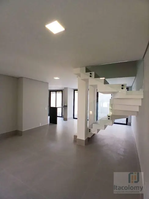 Foto 3 de Casa de Condomínio com 5 quartos à venda, 176m2 em Sao Sebastiao - SP