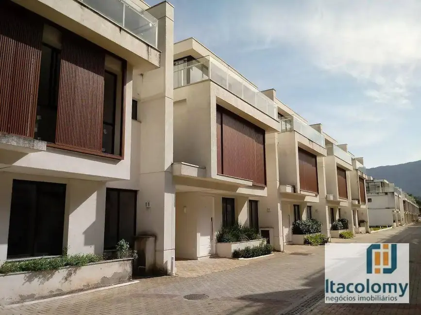 Foto 2 de Casa de Condomínio com 5 quartos à venda, 176m2 em Sao Sebastiao - SP