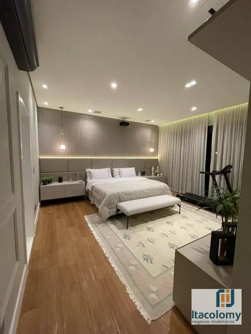 Foto 8 de Casa de Condomínio com 5 quartos à venda e para alugar, 560m2 em Santana De Parnaiba - SP