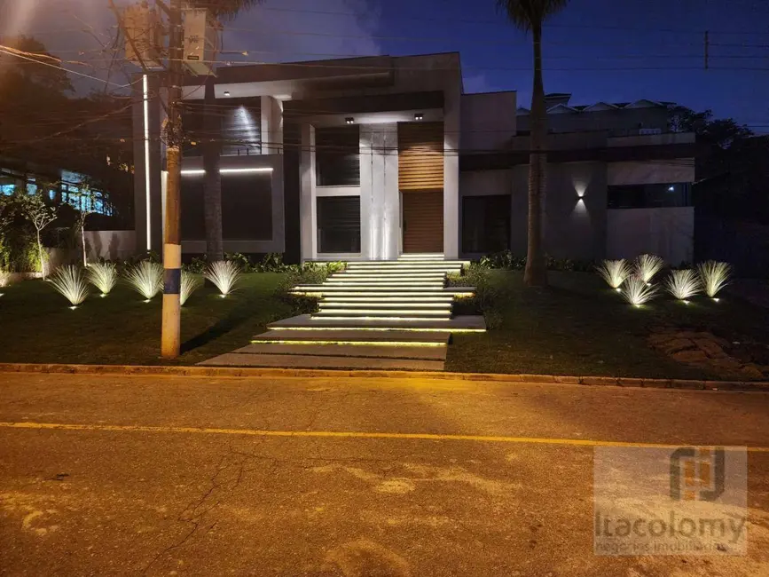 Casa de Condomínio com 5 quartos à venda, 1280m2 em Residencial Tamboré, Barueri - SP - imagem 4 Foto 4 de Casa de Condomínio com 5 quartos à venda, 1280m2 em Residencial Tamboré, Barueri - SP