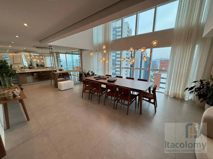 Foto 2 de Apartamento com 5 quartos à venda, 750m2 em Alphaville Industrial, Barueri - SP