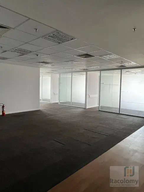Sala Comercial para alugar, 2236m2 em Tamboré, Barueri - SP - imagem 6 Foto 6 de Sala Comercial para alugar, 2236m2 em Tamboré, Barueri - SP