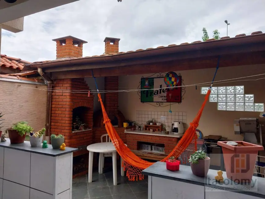 Casa com 2 quartos à venda, 179m2 em Jardim Maria Tereza, Barueri - SP - imagem 2 Foto 2 de Casa com 2 quartos à venda, 179m2 em Jardim Maria Tereza, Barueri - SP