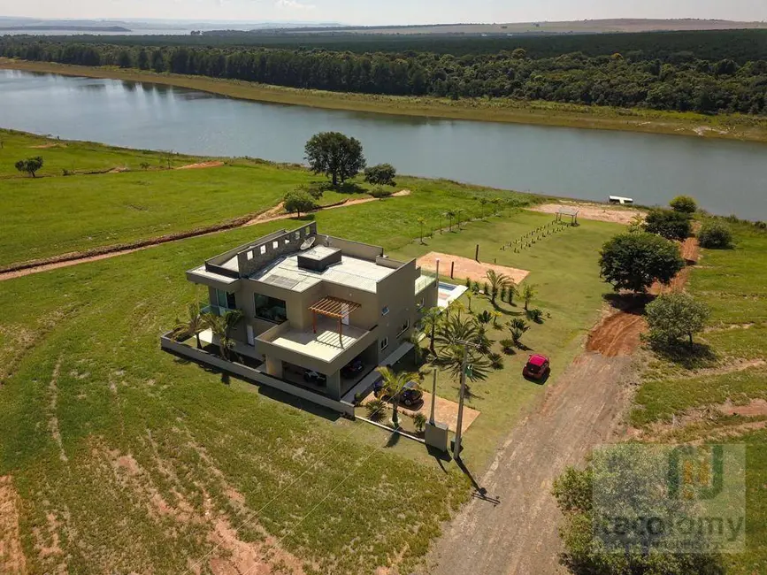 Casa de Condomínio com 5 quartos à venda, 3000m2 em Paranapanema - SP - imagem 8 Foto 8 de Casa de Condomínio com 5 quartos à venda, 3000m2 em Paranapanema - SP