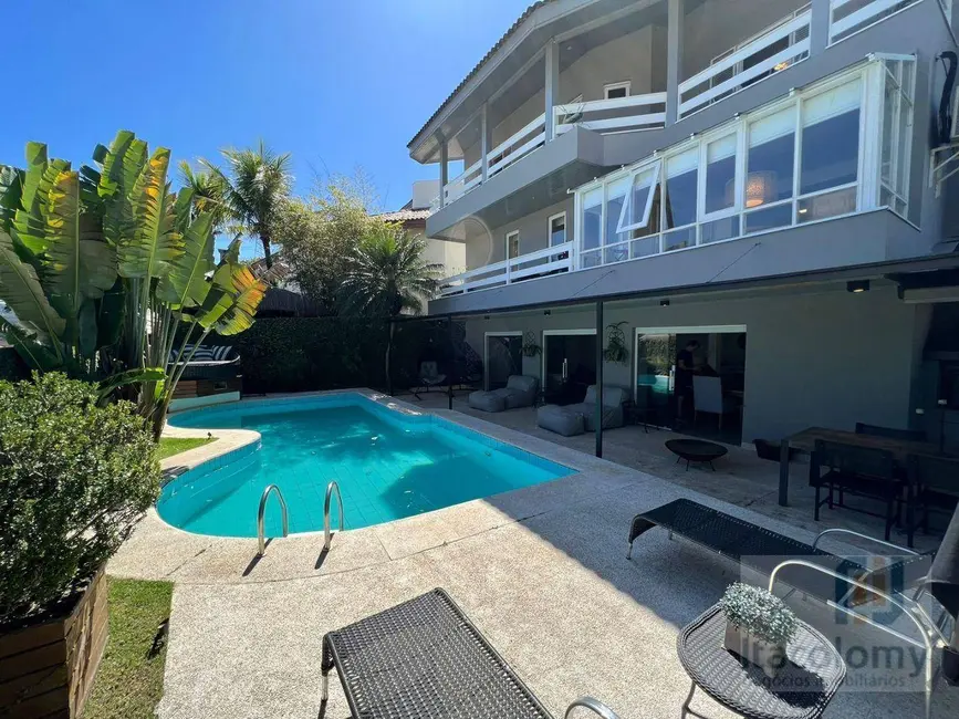 Foto 1 de Casa de Condomínio com 3 quartos à venda, 500m2 em Santana De Parnaiba - SP