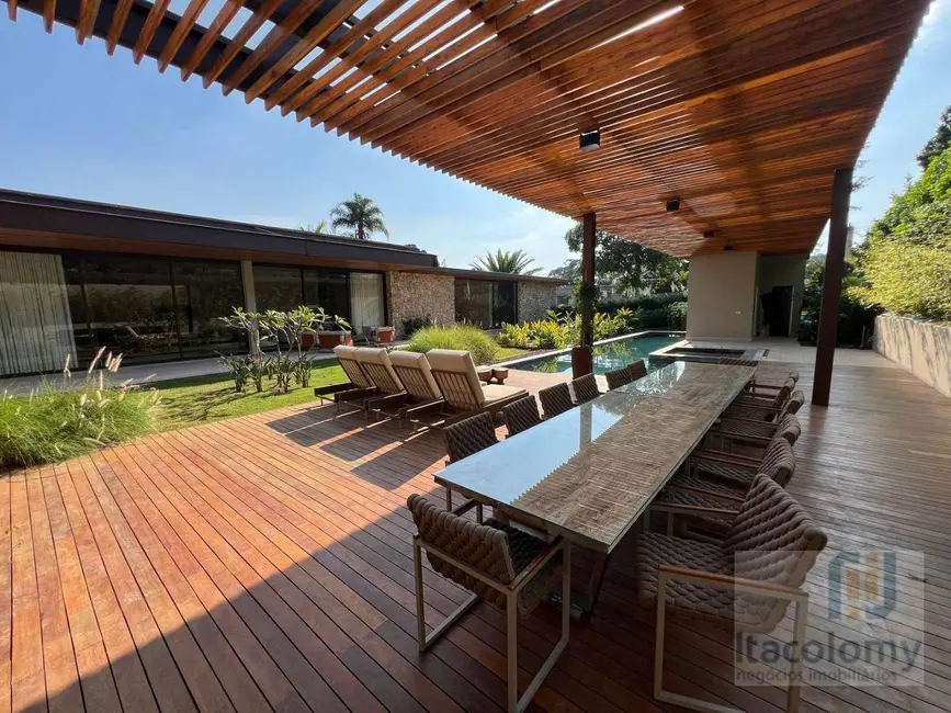 Casa de Condomínio com 5 quartos à venda, 2255m2 em Residencial Tamboré, Barueri - SP - imagem 3 Foto 3 de Casa de Condomínio com 5 quartos à venda, 2255m2 em Residencial Tamboré, Barueri - SP