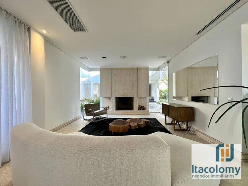 Foto 3 de Casa de Condomínio com 5 quartos à venda e para alugar, 1800m2 em Residencial Tamboré, Barueri - SP