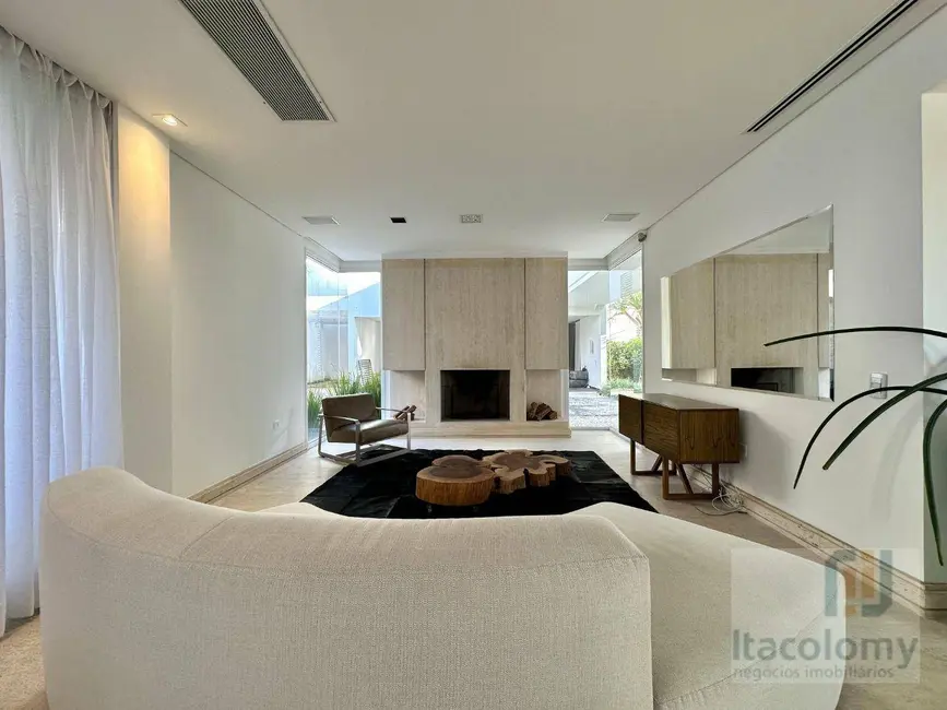 Foto 3 de Casa de Condomínio com 5 quartos à venda e para alugar, 1800m2 em Residencial Tamboré, Barueri - SP