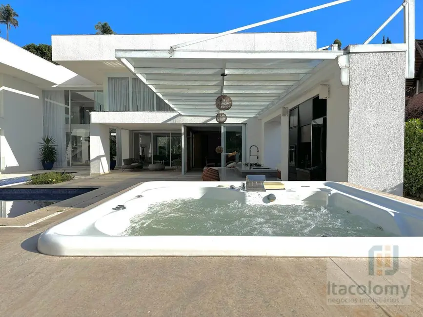 Casa de Condomínio com 5 quartos à venda e para alugar, 1800m2 em Residencial Tamboré, Barueri - SP - imagem 7 Foto 7 de Casa de Condomínio com 5 quartos à venda e para alugar, 1800m2 em Residencial Tamboré, Barueri - SP