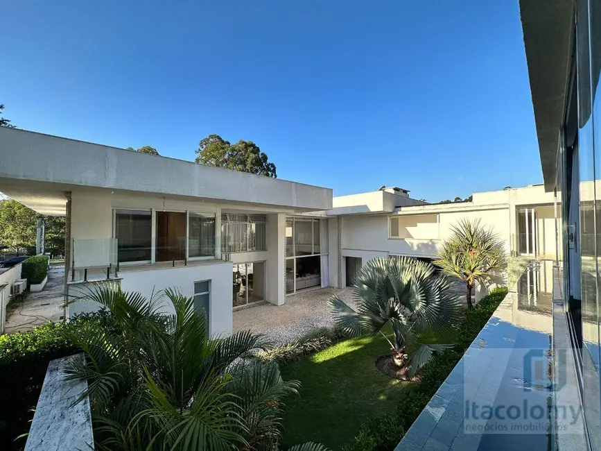 Casa de Condomínio com 5 quartos à venda e para alugar, 1800m2 em Residencial Tamboré, Barueri - SP - imagem 2 Foto 2 de Casa de Condomínio com 5 quartos à venda e para alugar, 1800m2 em Residencial Tamboré, Barueri - SP