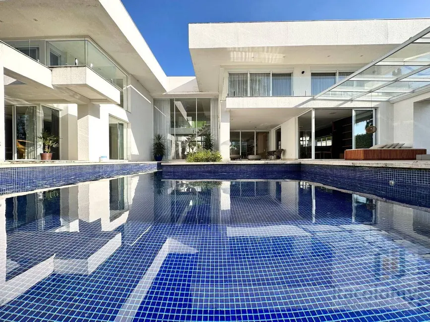 Foto 1 de Casa de Condomínio com 5 quartos à venda e para alugar, 1800m2 em Residencial Tamboré, Barueri - SP