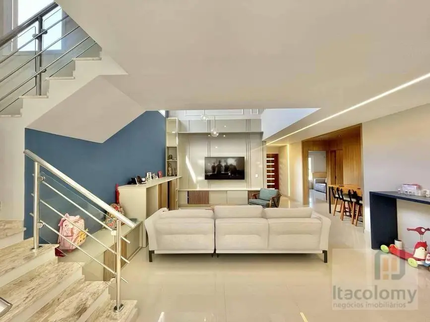 Casa de Condomínio com 4 quartos à venda, 385m2 em São Paulo II, Cotia - SP - imagem 5 Foto 5 de Casa de Condomínio com 4 quartos à venda, 385m2 em São Paulo II, Cotia - SP