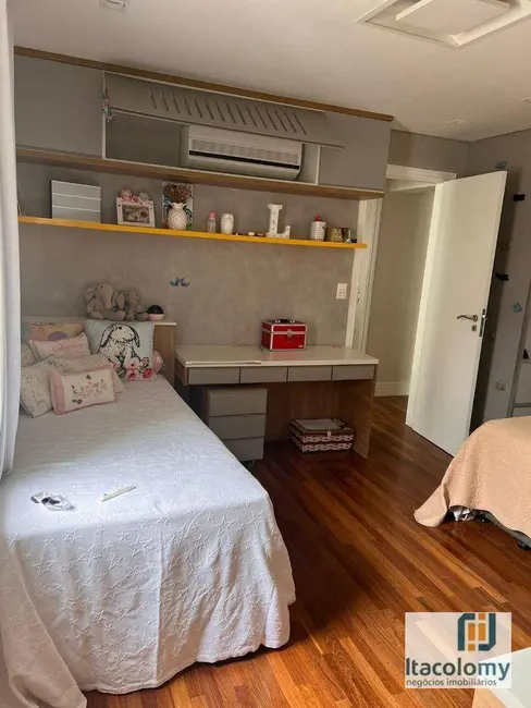 Casa de Condomínio com 3 quartos à venda, 390m2 em Santana De Parnaiba - SP - imagem 5 Foto 5 de Casa de Condomínio com 3 quartos à venda, 390m2 em Santana De Parnaiba - SP