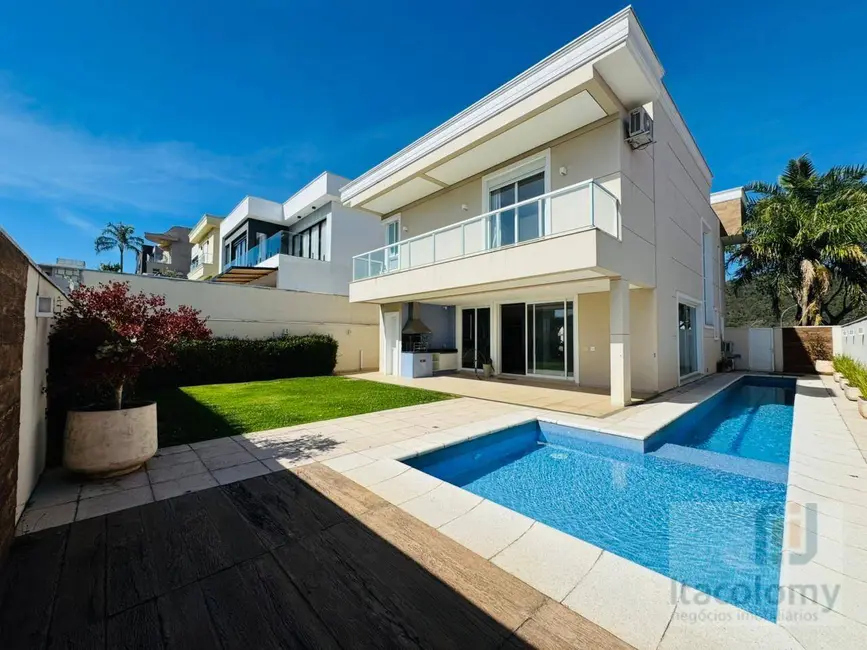 Foto 1 de Casa de Condomínio com 3 quartos para alugar, 450m2 em Santana De Parnaiba - SP