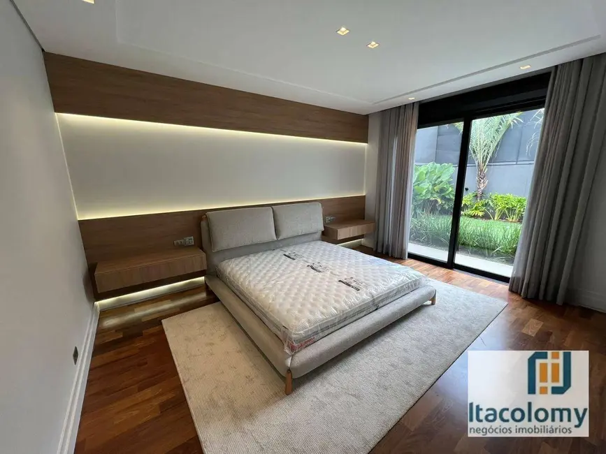 Foto 4 de Casa de Condomínio com 4 quartos à venda e para alugar, 840m2 em Barueri - SP