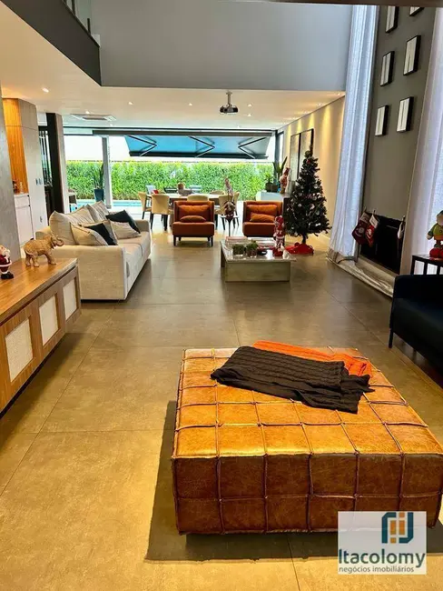 Casa de Condomínio com 5 quartos à venda, 420m2 em Tamboré, Santana De Parnaiba - SP - imagem 3 Foto 3 de Casa de Condomínio com 5 quartos à venda, 420m2 em Tamboré, Santana De Parnaiba - SP