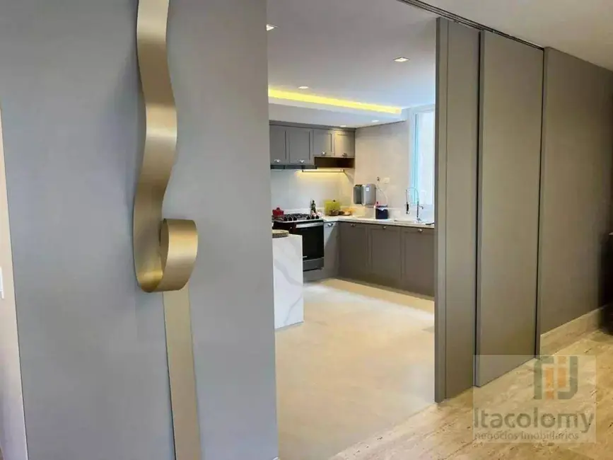 Casa de Condomínio com 4 quartos à venda, 571m2 em Barueri - SP - imagem 4 Foto 4 de Casa de Condomínio com 4 quartos à venda, 571m2 em Barueri - SP