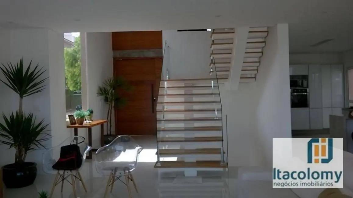 Foto 3 de Casa de Condomínio com 3 quartos à venda, 370m2 em Santana De Parnaiba - SP