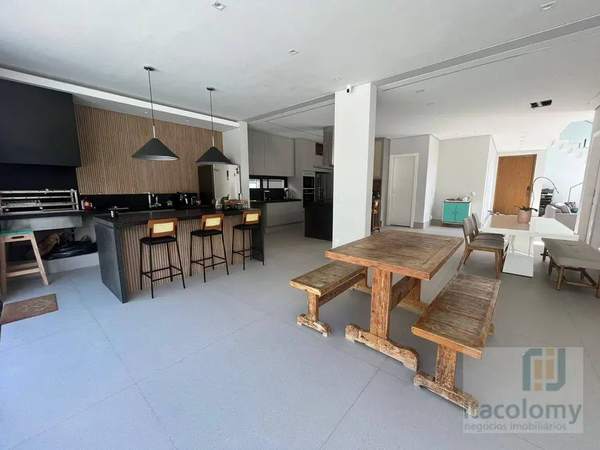 Casa de Condomínio com 5 quartos à venda, 420m2 em Santana De Parnaiba - SP - imagem 3 Foto 3 de Casa de Condomínio com 5 quartos à venda, 420m2 em Santana De Parnaiba - SP