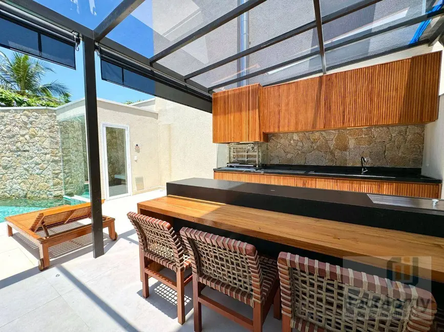 Foto 2 de Casa de Condomínio com 6 quartos à venda, 300m2 em Sao Sebastiao - SP