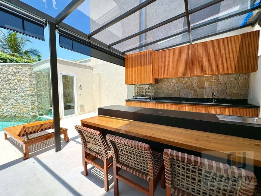 Foto 2 de Casa de Condomínio com 6 quartos à venda, 300m2 em Sao Sebastiao - SP