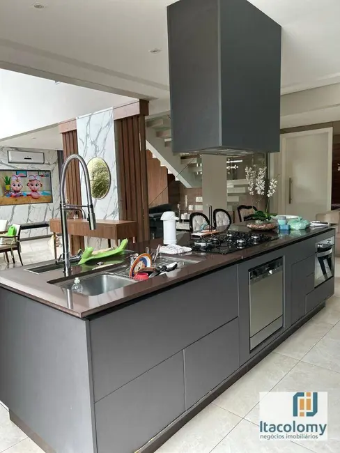 Foto 4 de Casa de Condomínio com 4 quartos para alugar, 490m2 em Santana De Parnaiba - SP