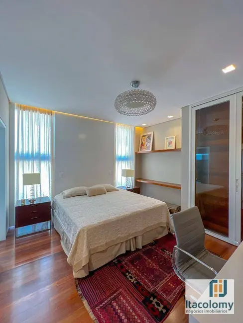 Casa de Condomínio com 4 quartos à venda, 980m2 em Santana De Parnaiba - SP - imagem 4 Foto 4 de Casa de Condomínio com 4 quartos à venda, 980m2 em Santana De Parnaiba - SP