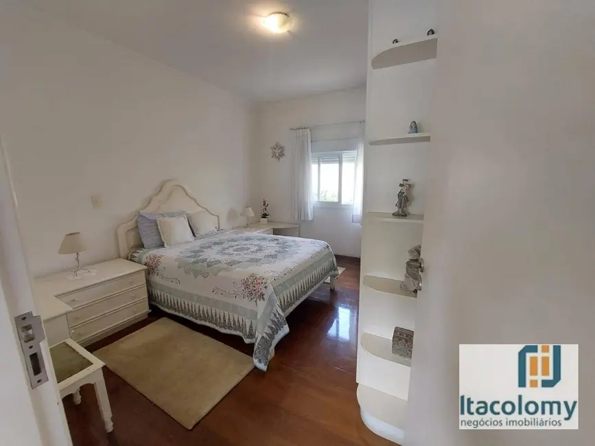 Foto 9 de Casa de Condomínio com 4 quartos para alugar, 600m2 em Santana De Parnaiba - SP